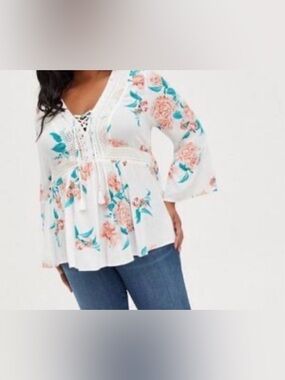 NWT Torrid Babydoll Gauze Crochet Trim Lace-Up Top, V neck  size 3 (22-24) boho